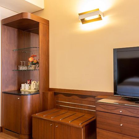 Jiyeh Marina Resort Hotel & Chalets Джийех Экстерьер фото